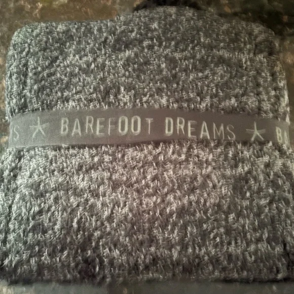 Barefoot Dreams Cozychic Pom Pom Beanie + Scarf Set in Carbon Black - OS NWT! NWT BAREFOOT DREAMS COZYCHIC HEATHERED CARBON BLACK POM-POM  main image 3
